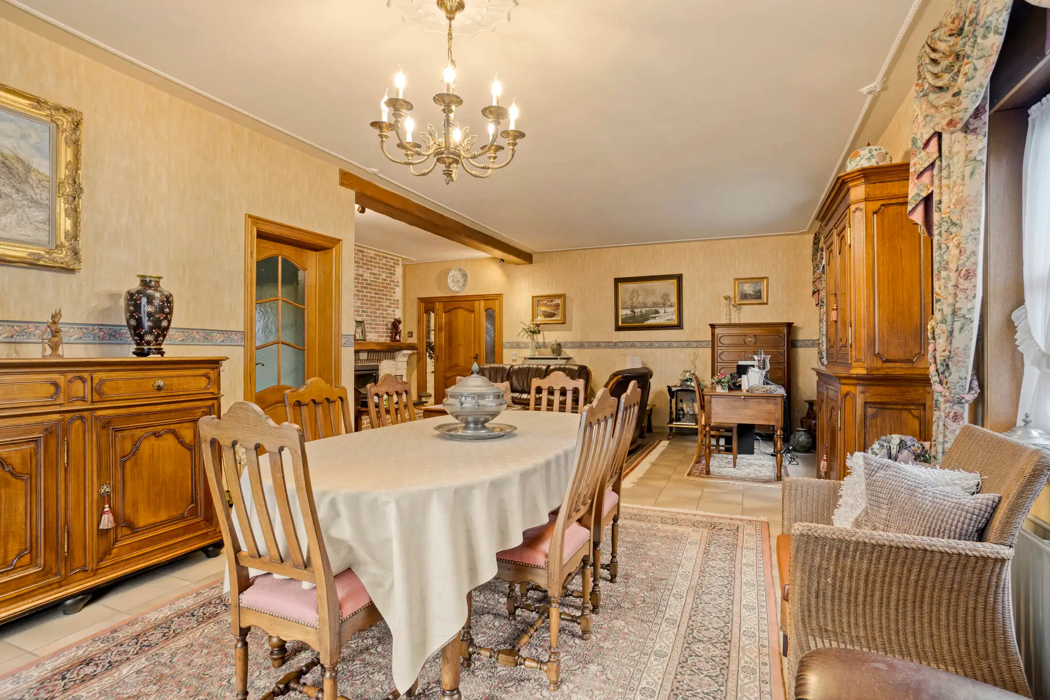 Ruime open bebouwing met 6 slaapkamers foto 8