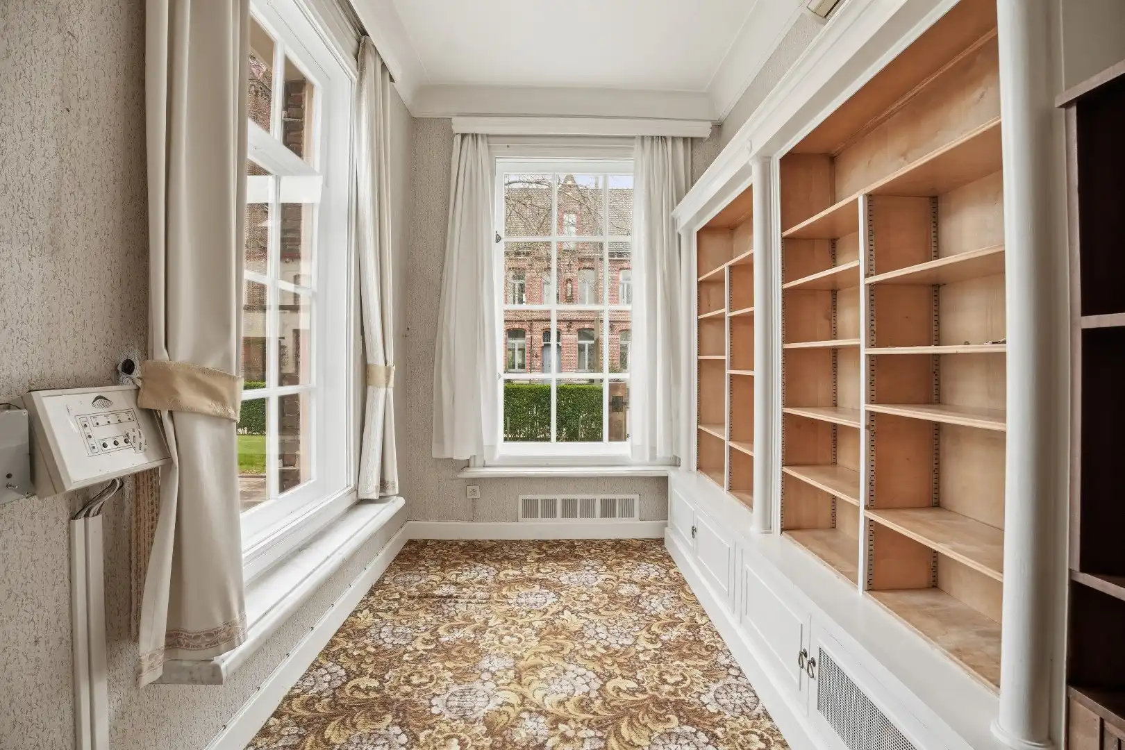 Statige woning te koop in centrum Stasegem, onder de kerktoren op 1000 m² grond, afgewerkt met authentieke en kwaliteitsvolle materialen. foto 17