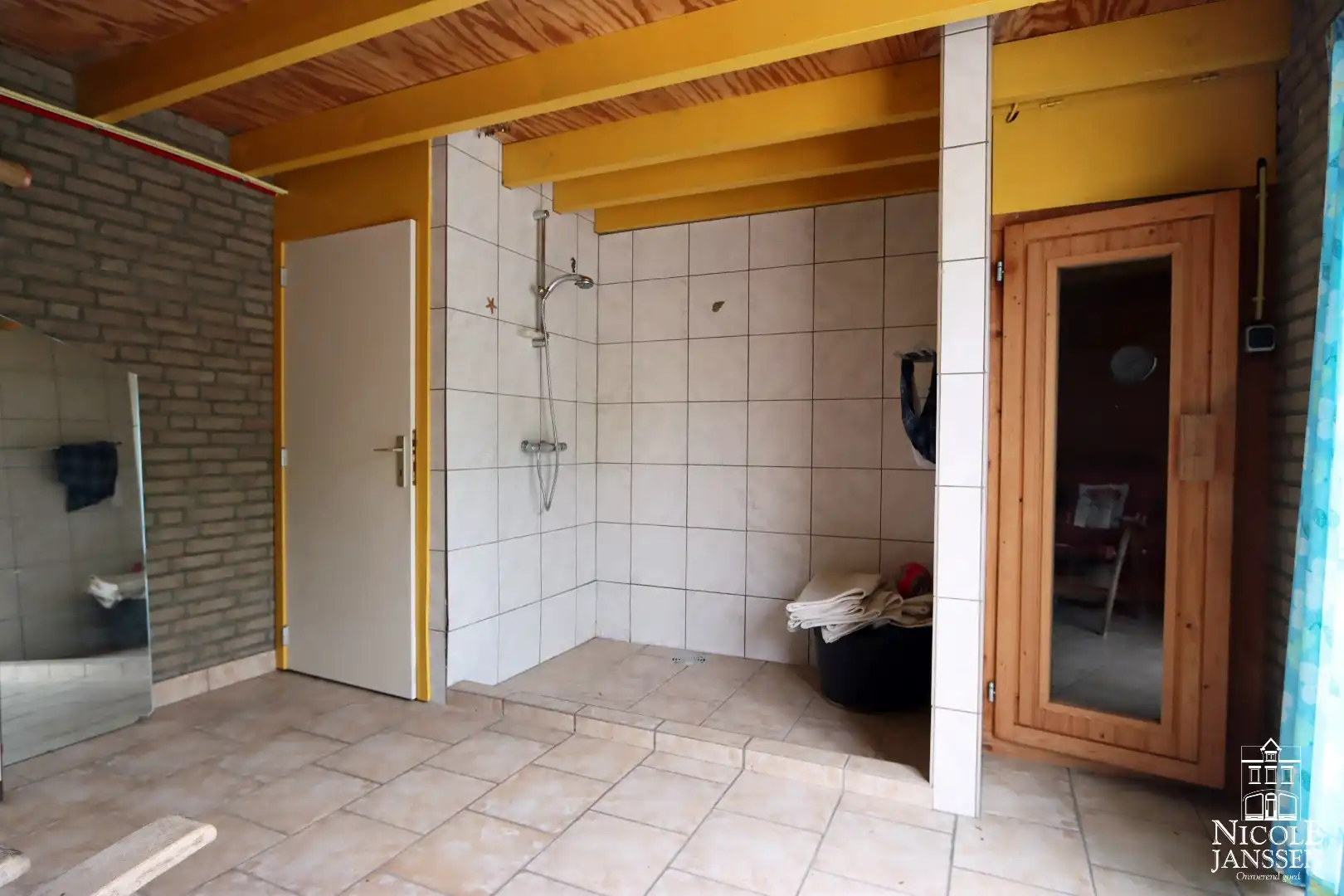 Goed onderhouden gezinswoning met diepe tuin met zwembad foto 23