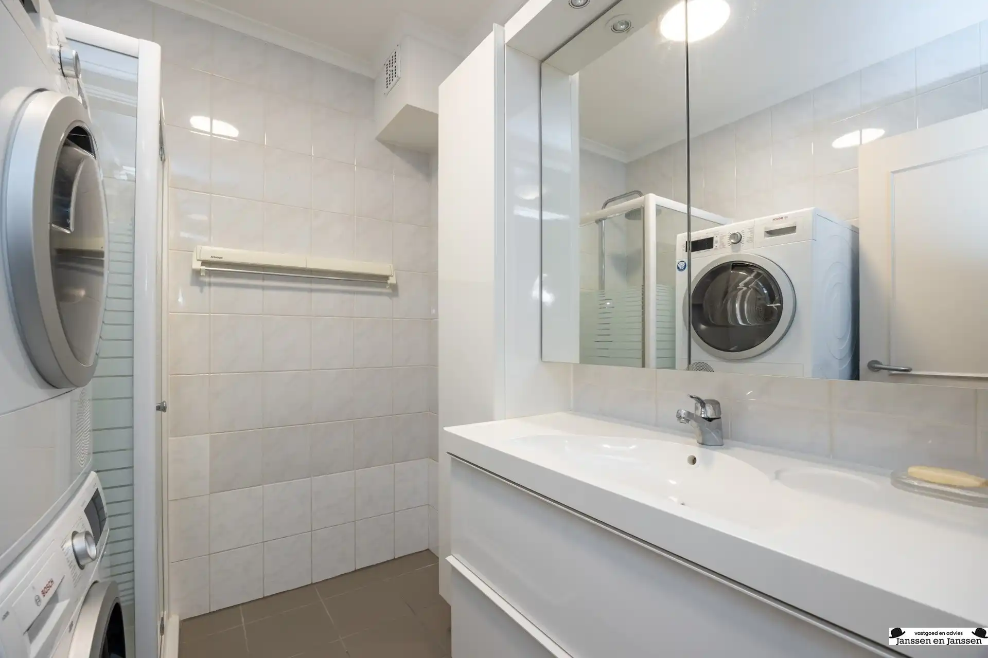 Lichtrijk instapklaar 2 kamer appartement in centrum Temse foto 8