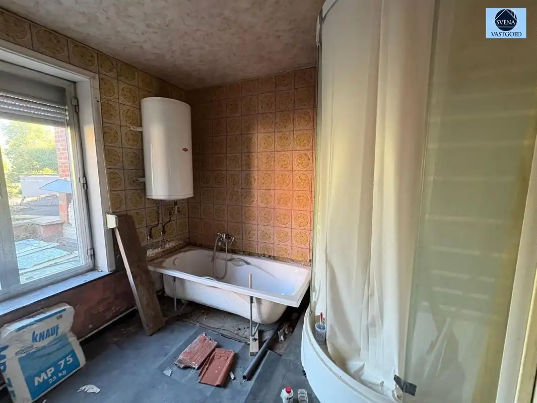 RUIME TE RENOVEREN WONING MET TUIN foto 8