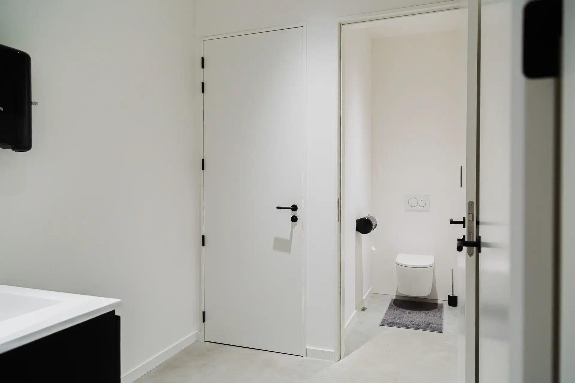 RECENT KANTOORGEBOUW VAN 366M² TE TONGEREN NABIJ E313. foto 14