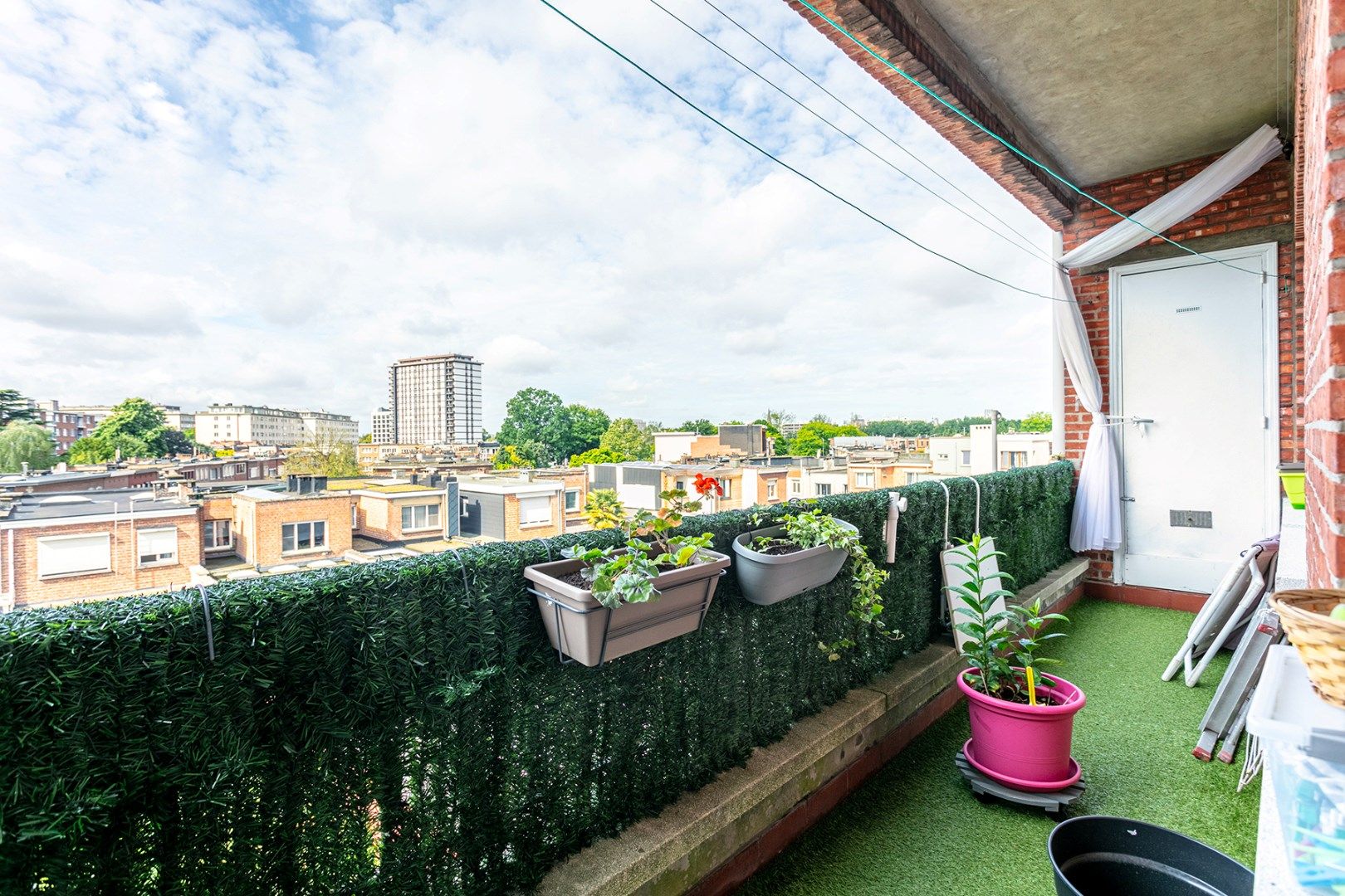 Te renoveren 2-slaapkamer appartement (107m²) met twee terrassen! foto 2