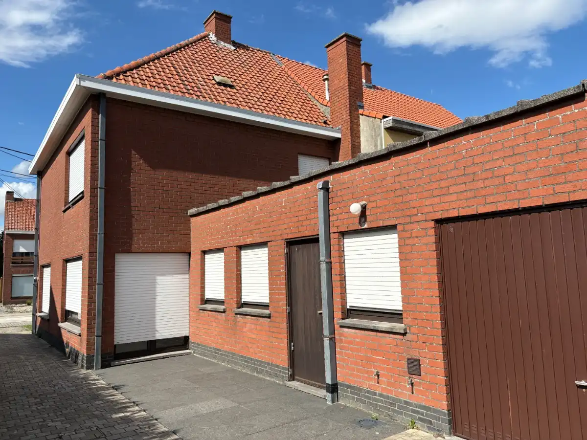 EENGEZINSWONING + garage & grote tuin foto 3