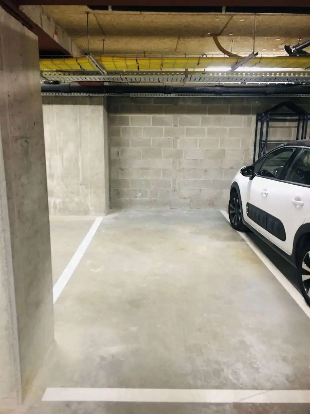 Parkeerplaats te huur foto 2