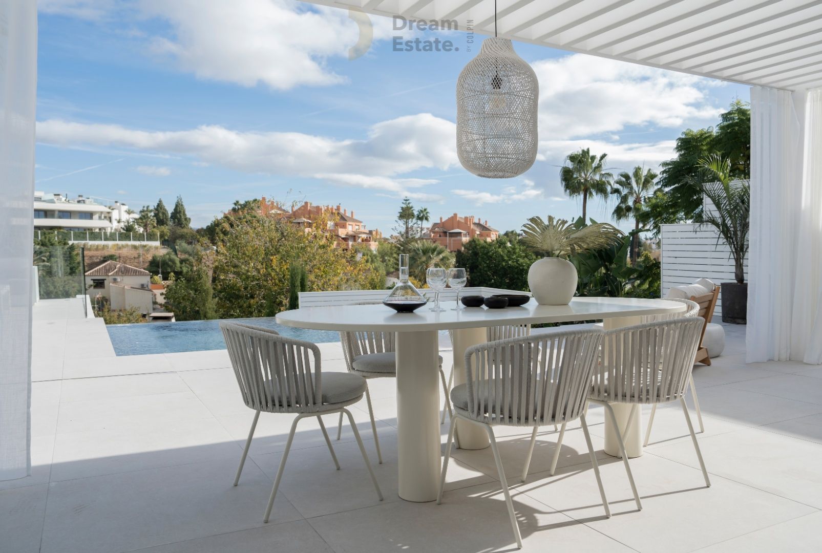 Moderne en strakke villa gelegen te Nueva Andalucia, Marbella. foto 32