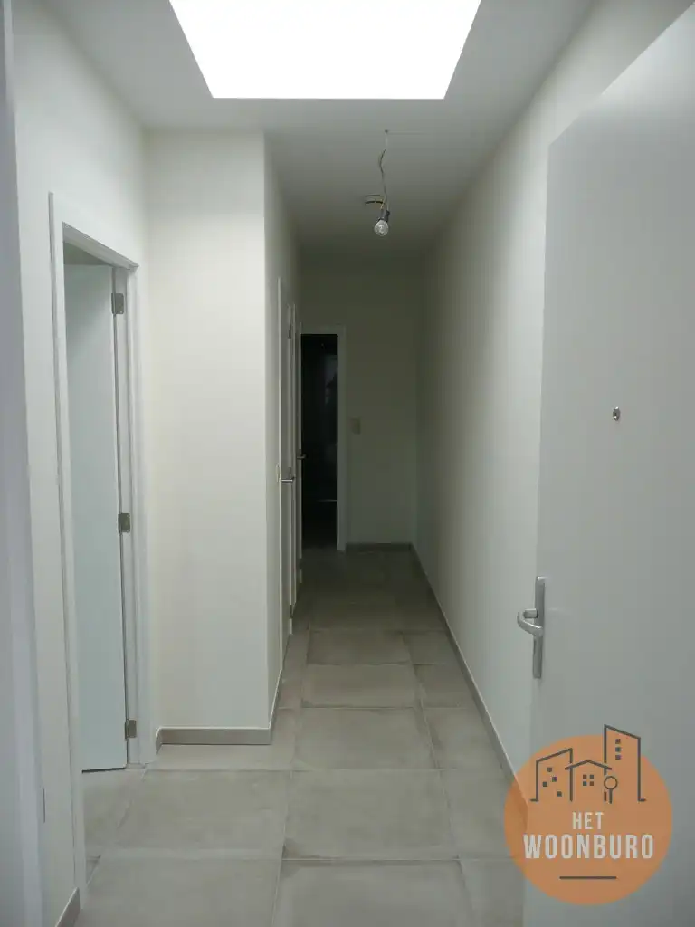 Appartement met 2 slpks, terras en autostaanplaats foto 8