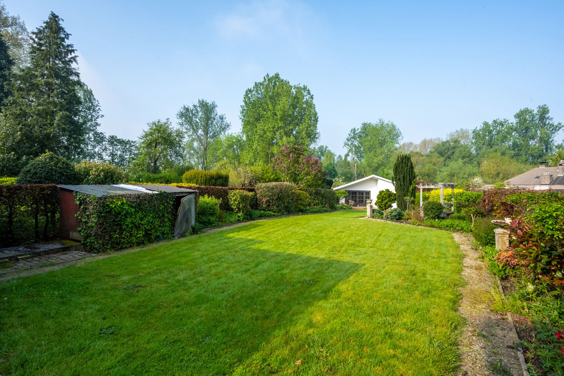 PRACHTIGE INSTAPKLARE HALFOPEN BEBOUWING MET ZONNEPANELEN foto 3