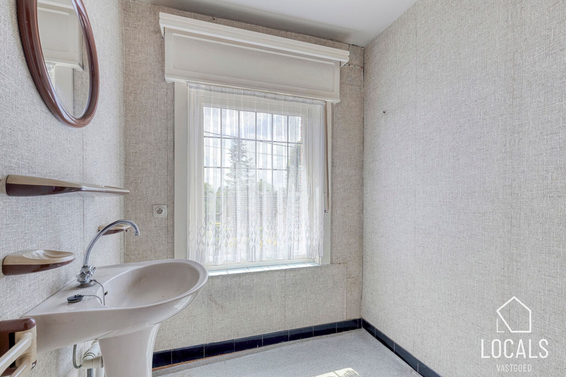 Te renoveren gezinswoning met 3 slaapkamers, tuin en garage  foto 15