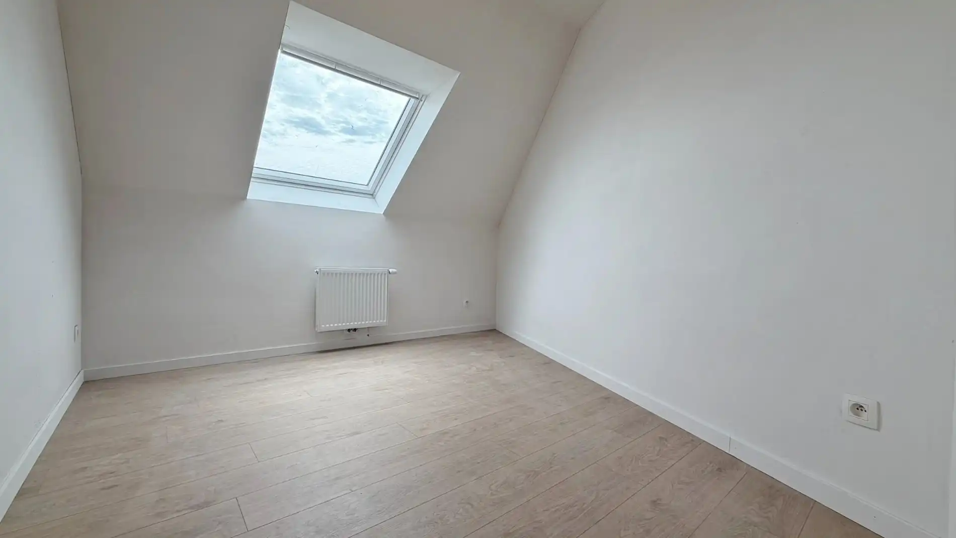 Energiezuinige instapklare bel-étagewoning met garage en tuin, rustig en heel centraal gelegen ( 6% BTW )  foto 9