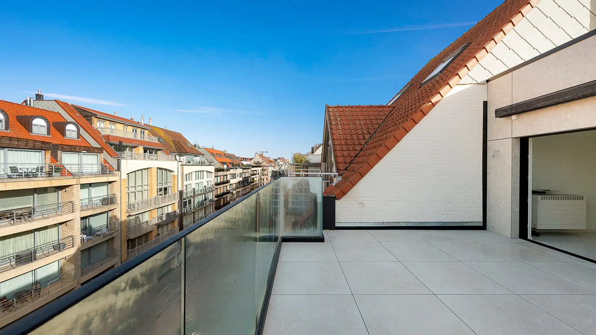 Penthouse te koop met ruim terras nabij het strand foto 5
