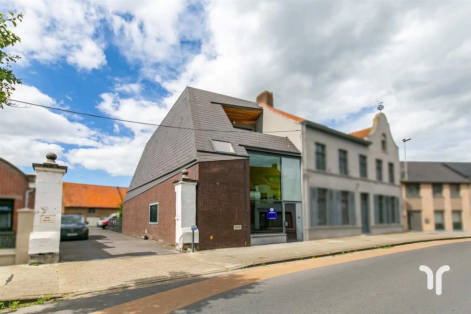 Commercieel gebouw foto {{pictureIndex}}