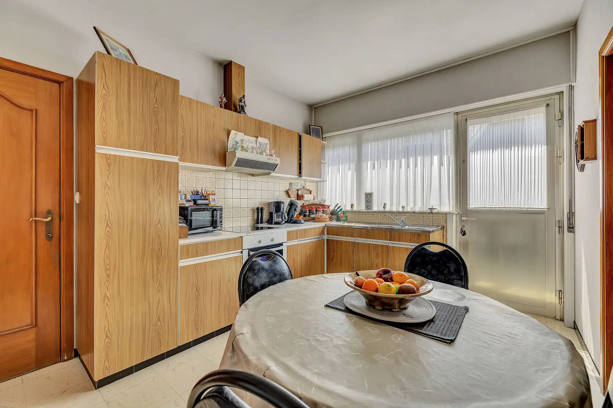 Te renoveren bungalow met zonnige tuin op toplocatie foto 9