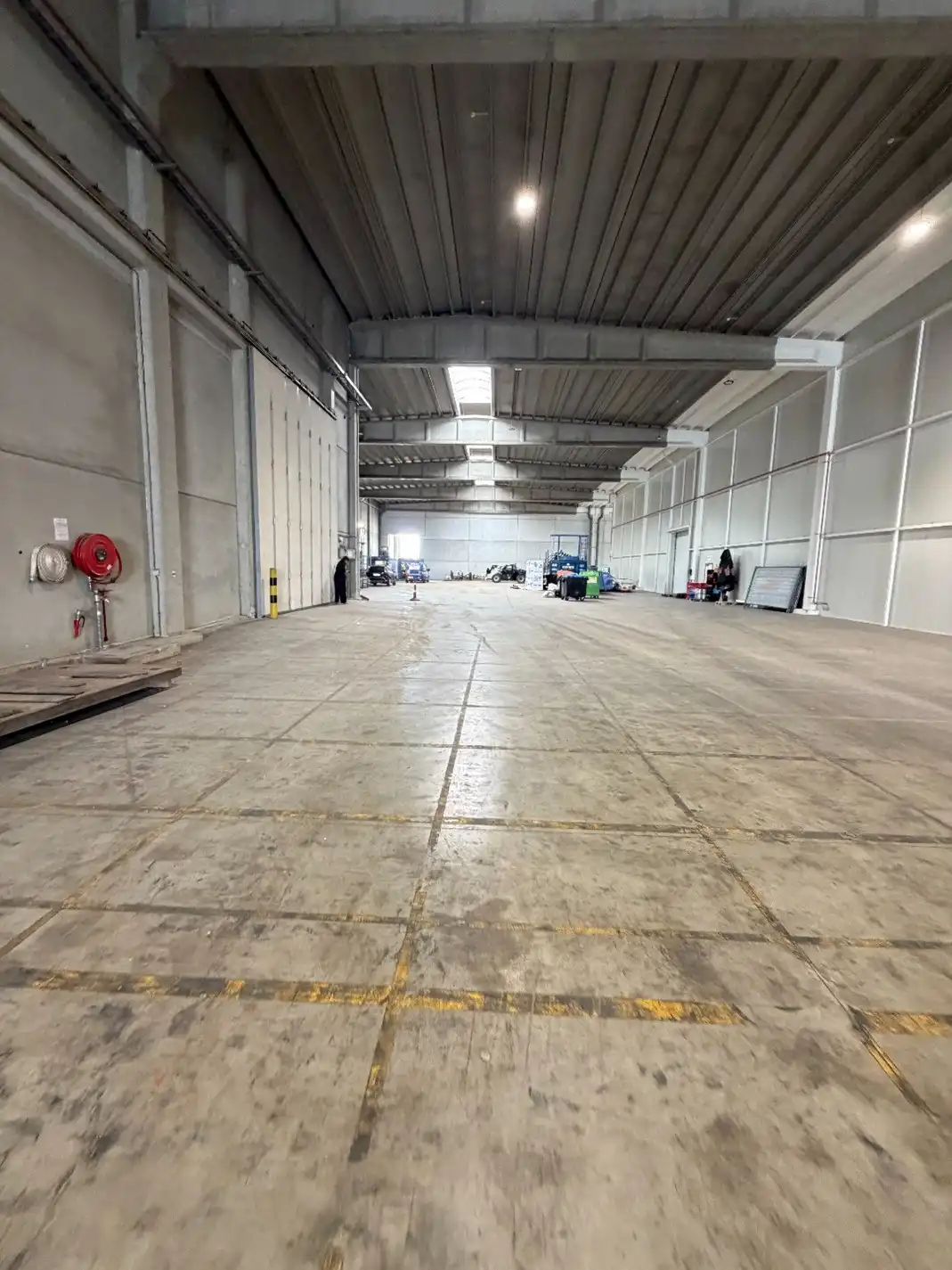 Magazijn met laadkade en nieuwbouw kantoren te huur in haven van Antwerpen foto 8