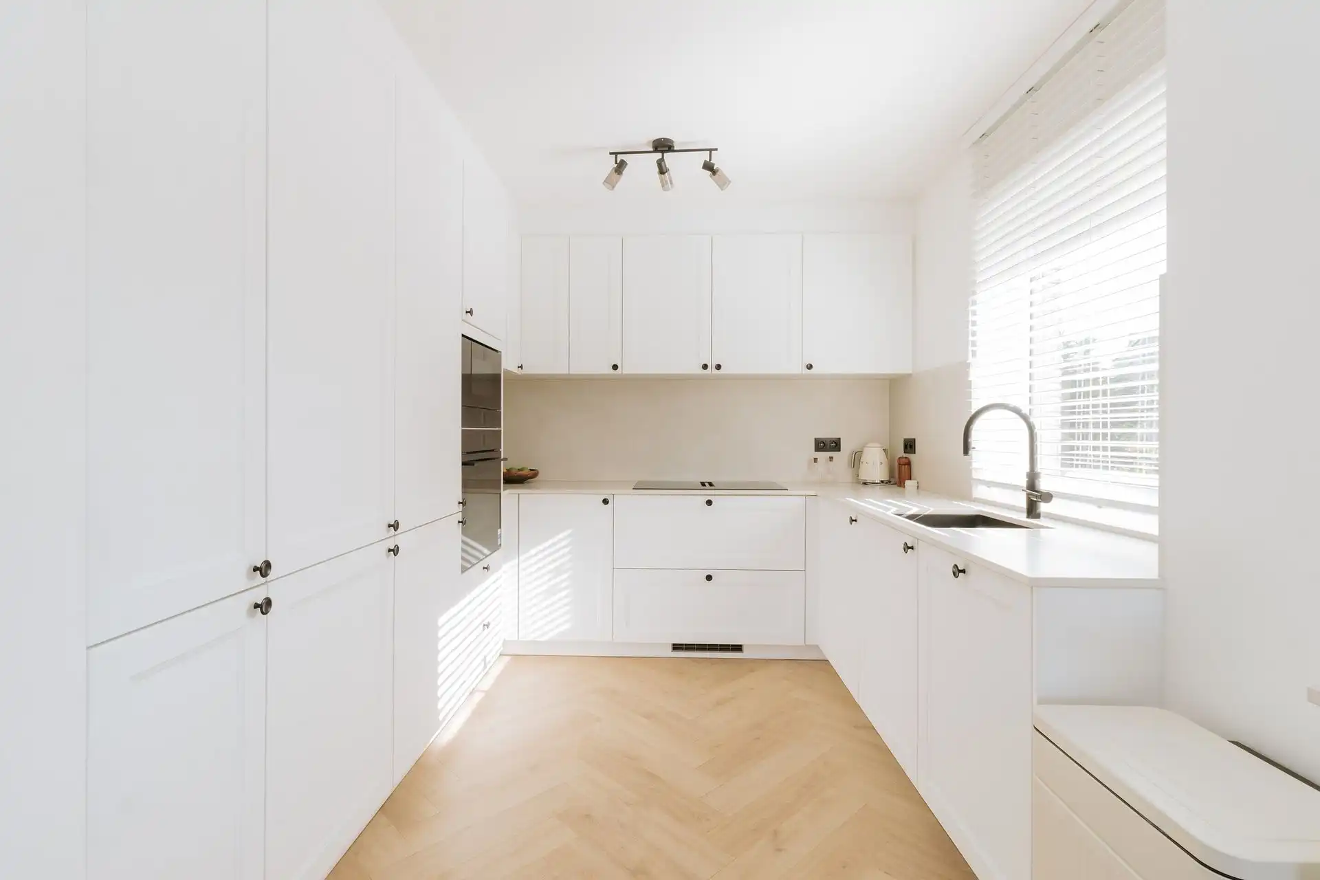 Instapklaar appartement in rustige woonwijk in Aartselaar foto 7