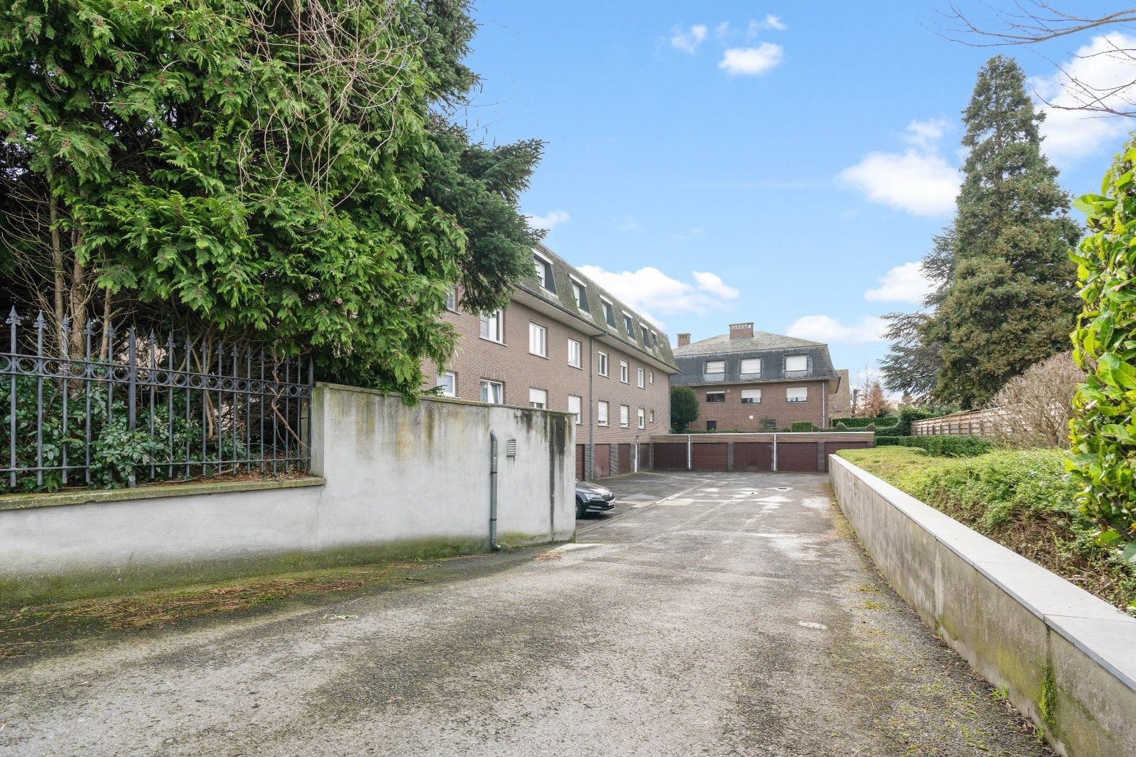 Ruim appartement met drie slaapkamers en garage foto 14