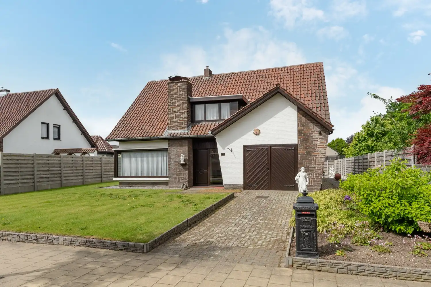 Charmante op te frissen woning van 187 m² op een toplocatie in Pelt! foto 32