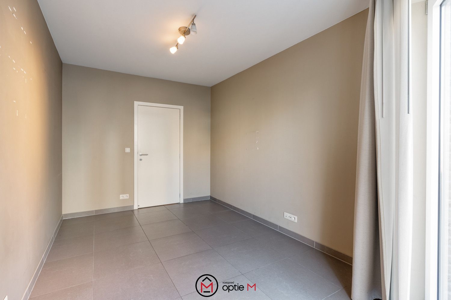 GELIJKVLOERS APPARTEMENT IN BILZEN foto 8