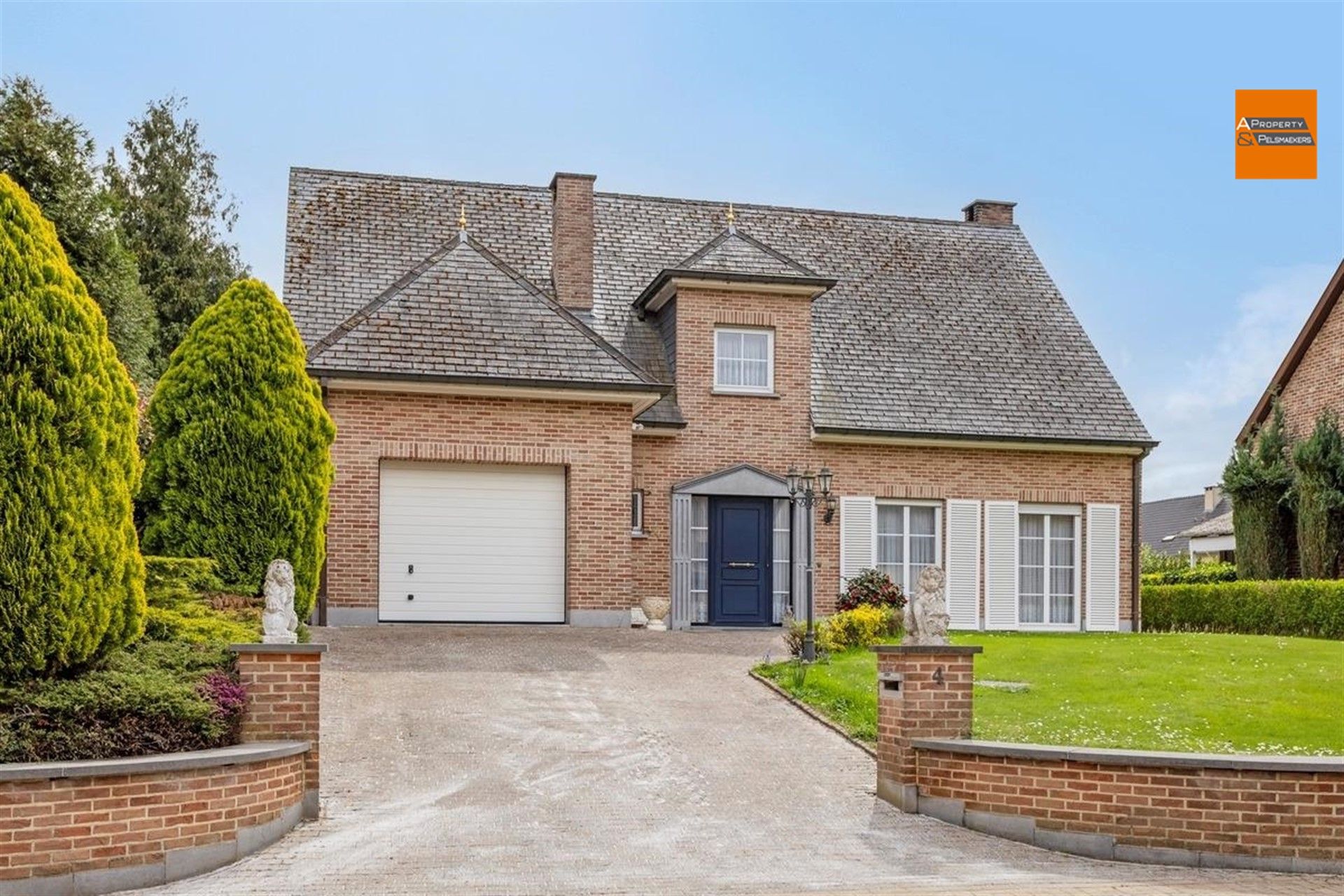 Ruime villa met 4 /5 slaapkamers op prachtige stuk grond foto {{pictureIndex}}