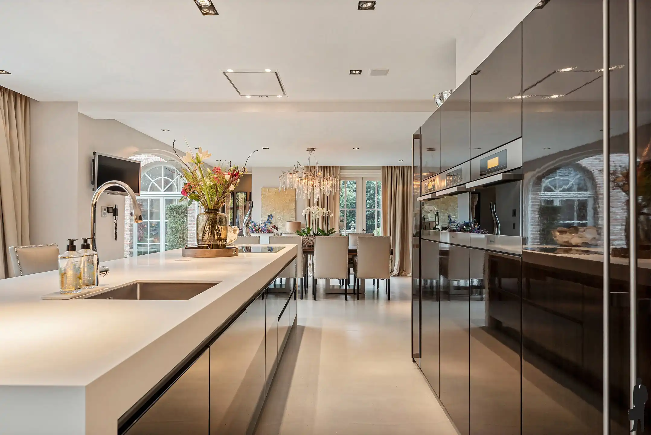 Villa van 600 m² met o.a. 4 slpk. en 3 badk.  foto 5