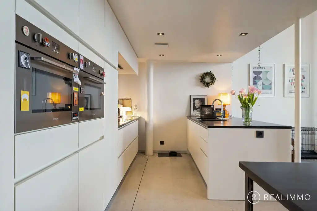 Exclusieve loft met privatieve staanplaats en kelderberging! foto 9