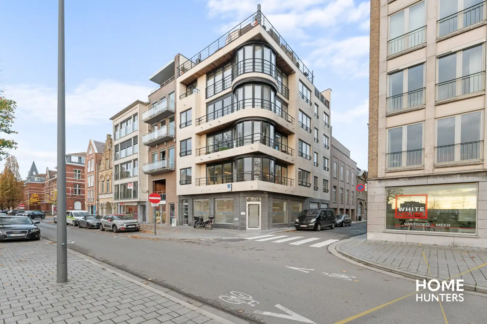 Kantoorruimte bestaande uit twee verdiepingen op het Colaertplein te Ieper foto 16