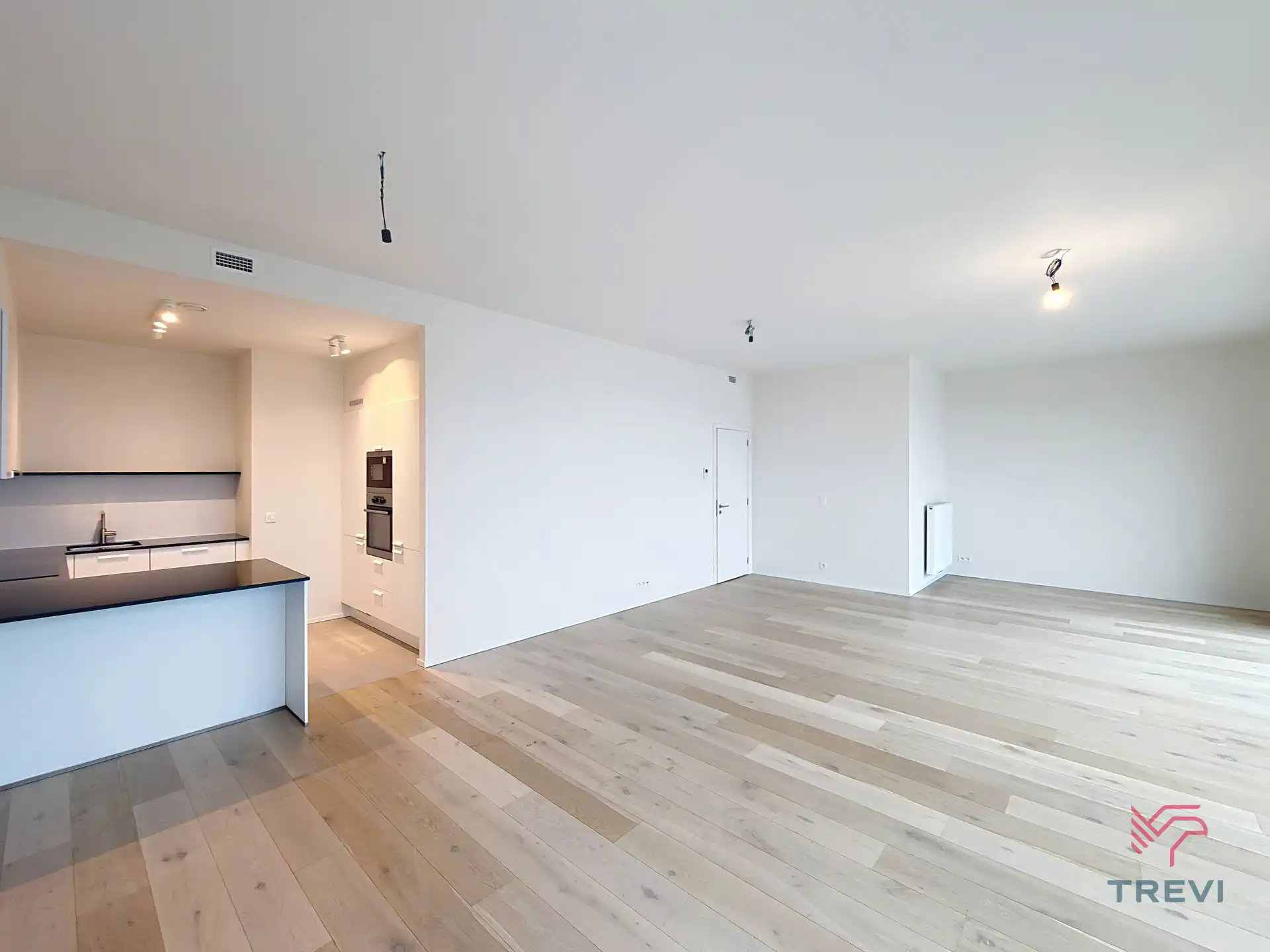 Canal Wharf : Stedelijke elegantie met adembenemend uitzicht foto 3