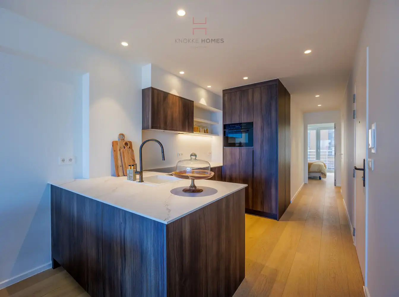 Prachtig gerenoveerd 2- slaapkamer appartement met frontaal zeezicht. foto 9