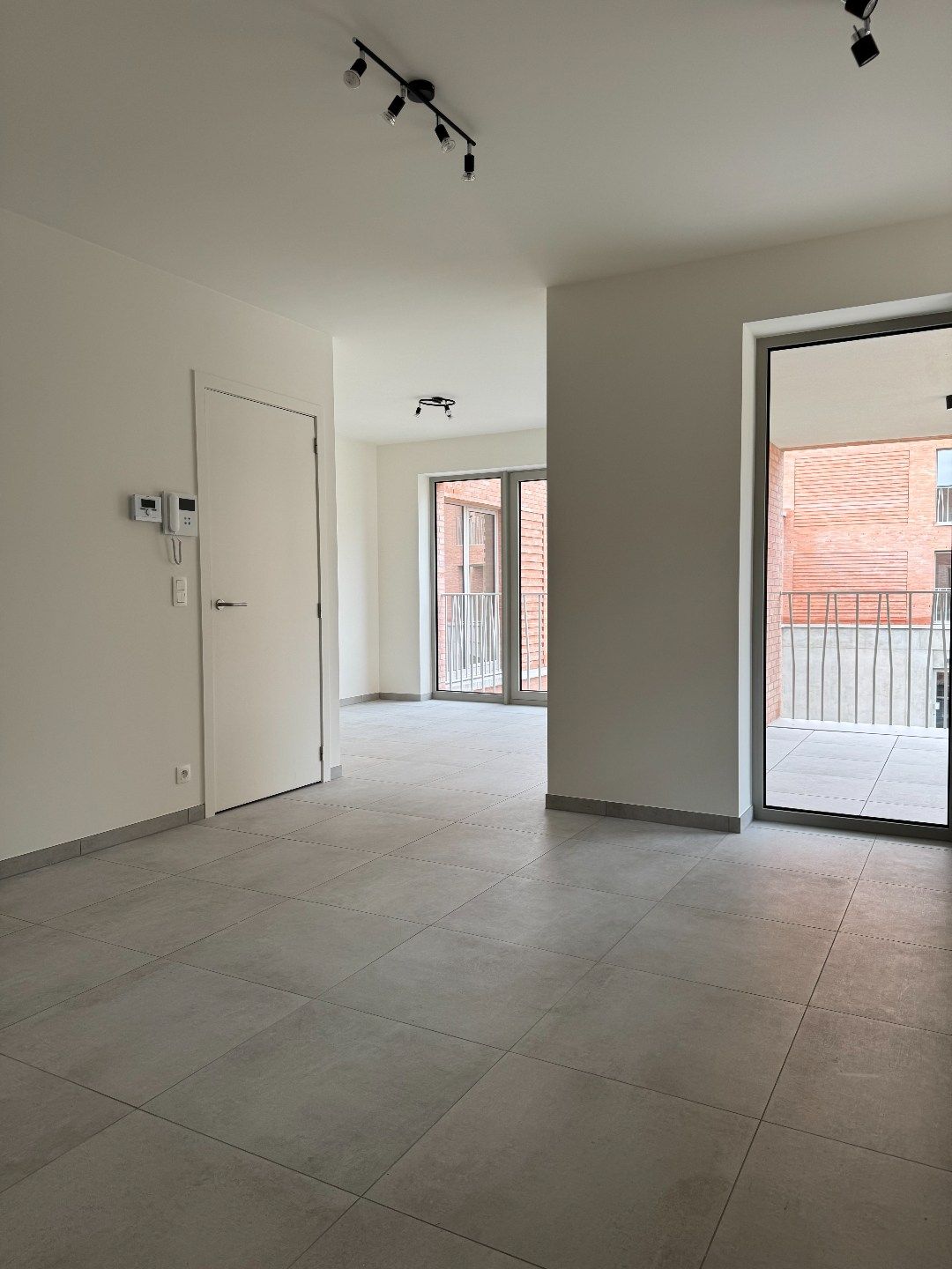 NIEUWBOUWAPPARTEMENT MET 2 SLAAPKAMERS, TERRAS, ONDERGRONDSE AUTOSTANDPLAATS EN KELDERBERGING IN RESIDENTIE "DE KWINT" TE ZONHOVEN foto 3