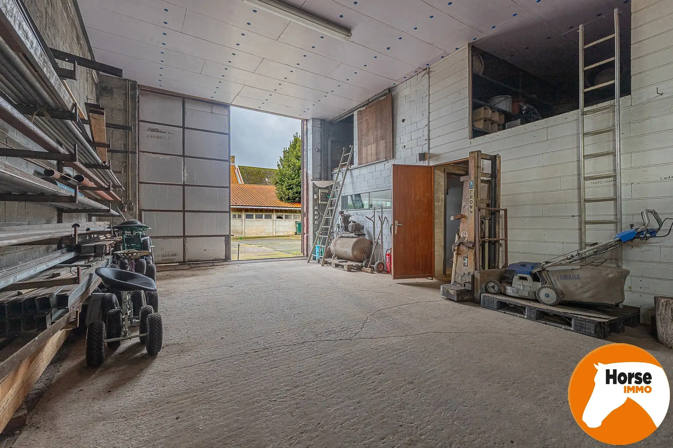 ROZEBEKE - Karakteristieke burgerwoning met loods foto 22