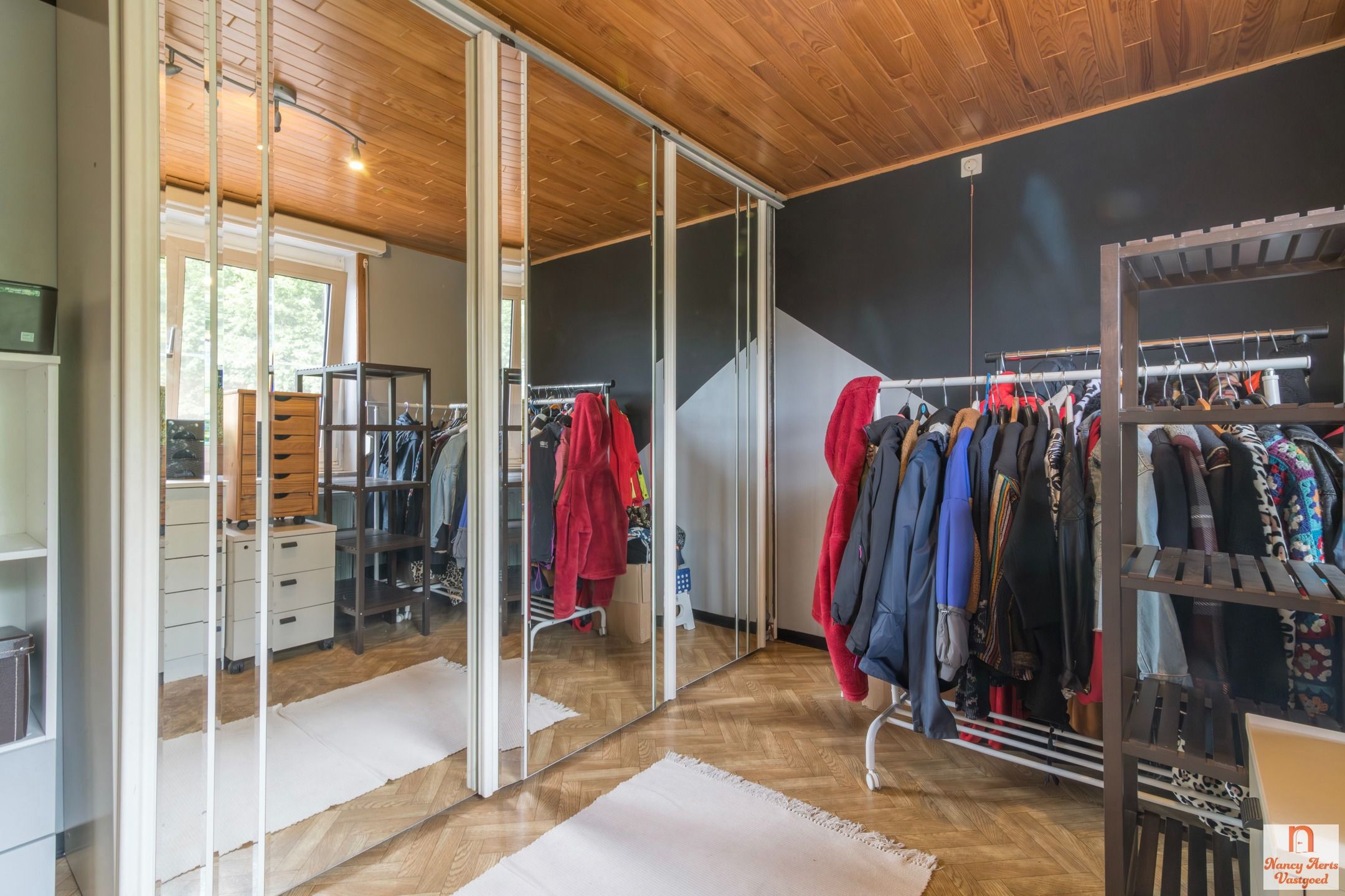 Split-level woning met veel ruimte en potentieel foto 25