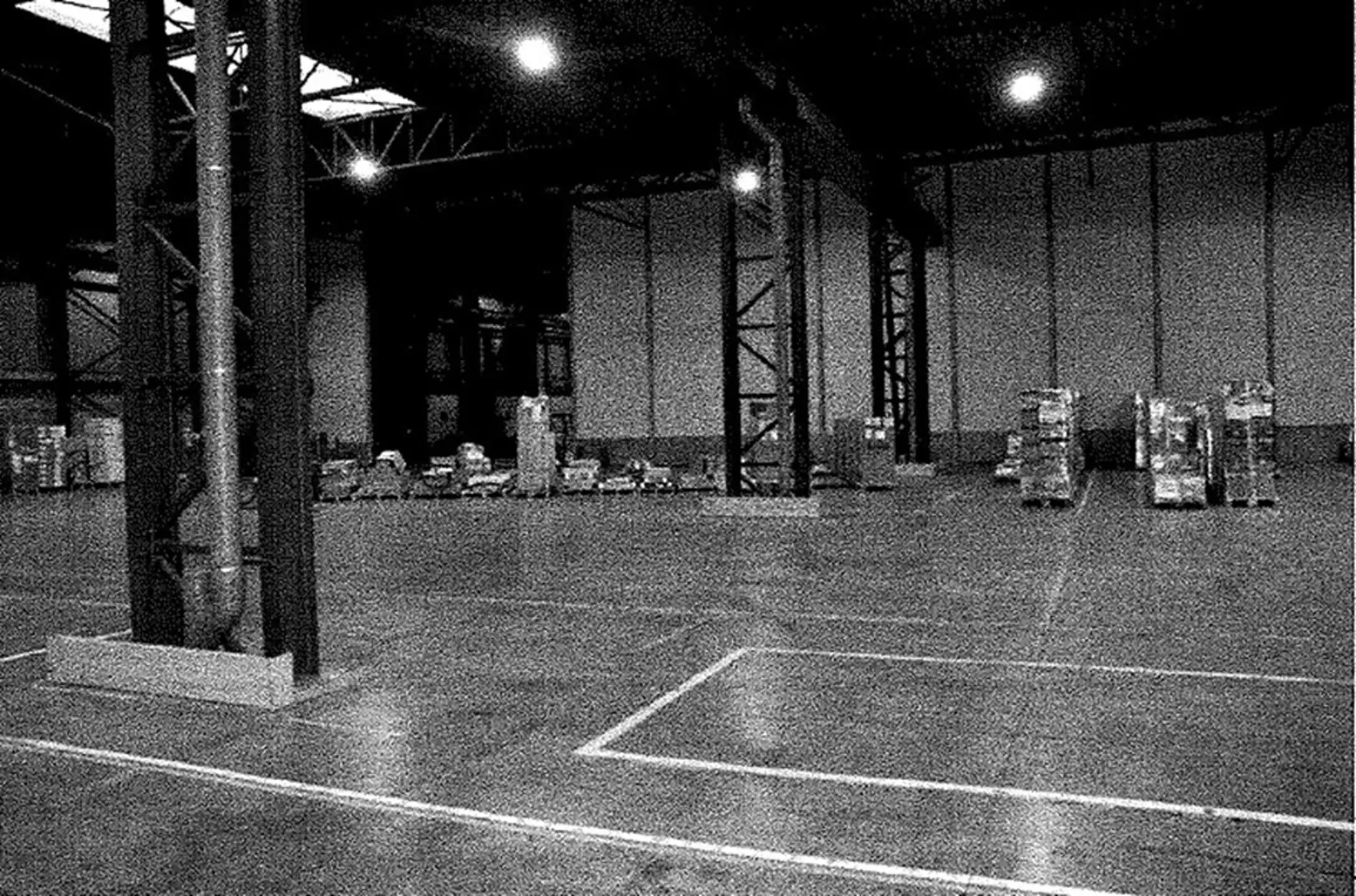 Te Huur Genk: Magazijn 1  poort + 170m² kantoor foto 5