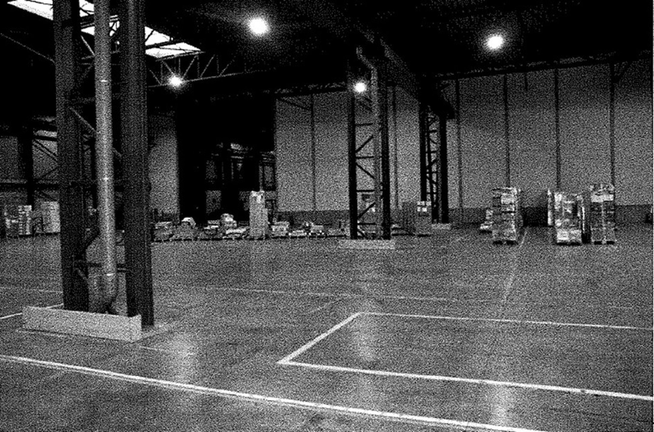 Te Huur Genk: Magazijn 1  poort + 170m² kantoor foto 5