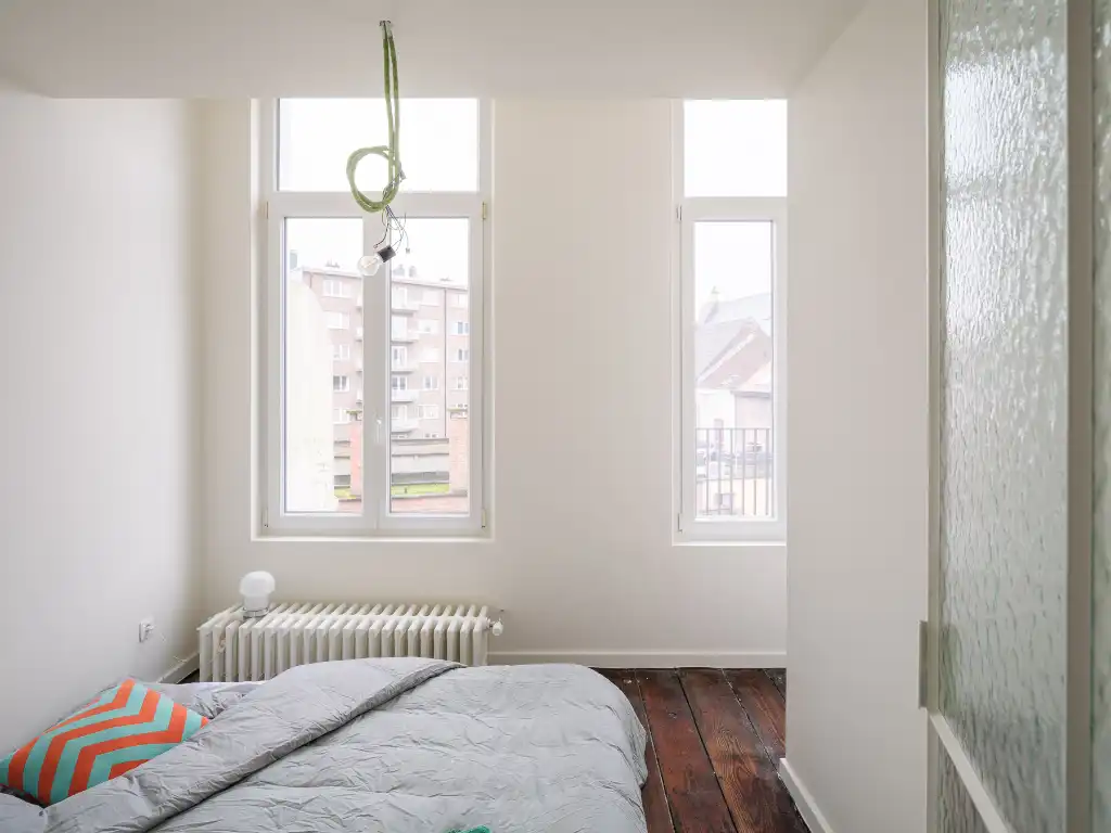 Gerenoveerd tweeslaapkamerappartement met zonnig terras in een voormalige herenwoning, nabij het historisch centrum van Gent. foto 12