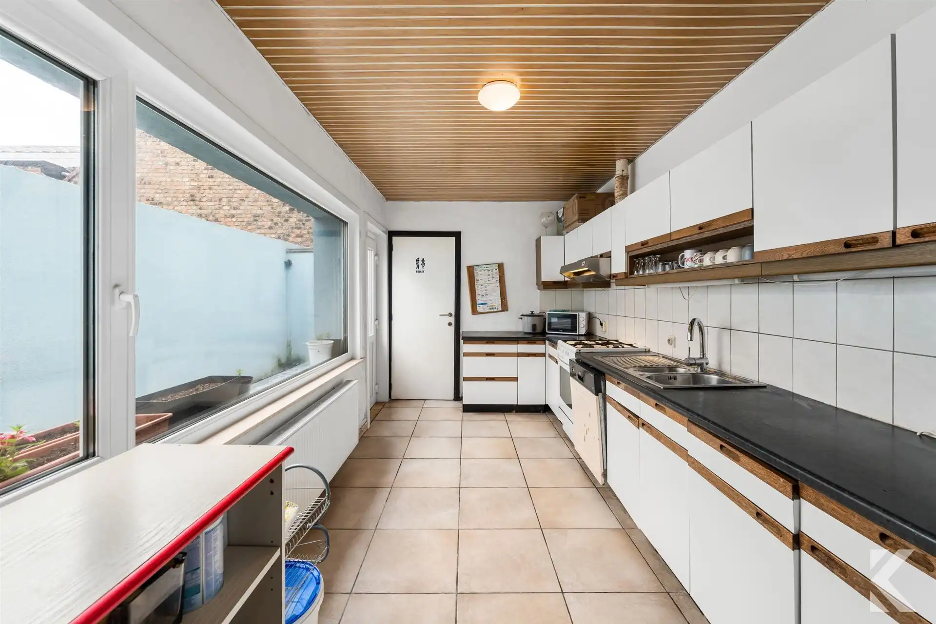 Volledig gerenoveerde woning met 3 slpk, 2 bdk,zonnige koer foto 6