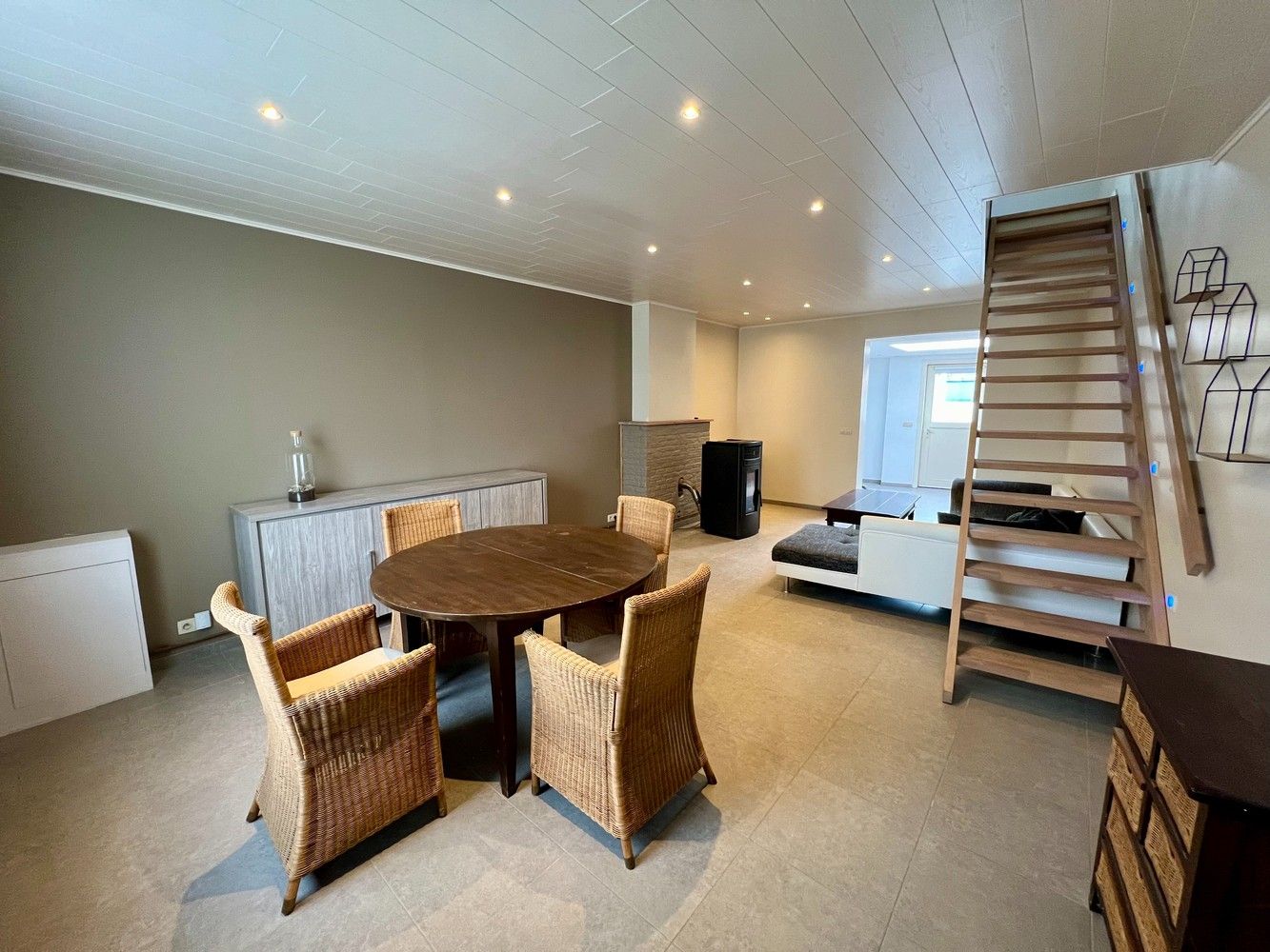 Centraal gelegen woning met 2 slaapkamers en zéér ruime garage! foto 4
