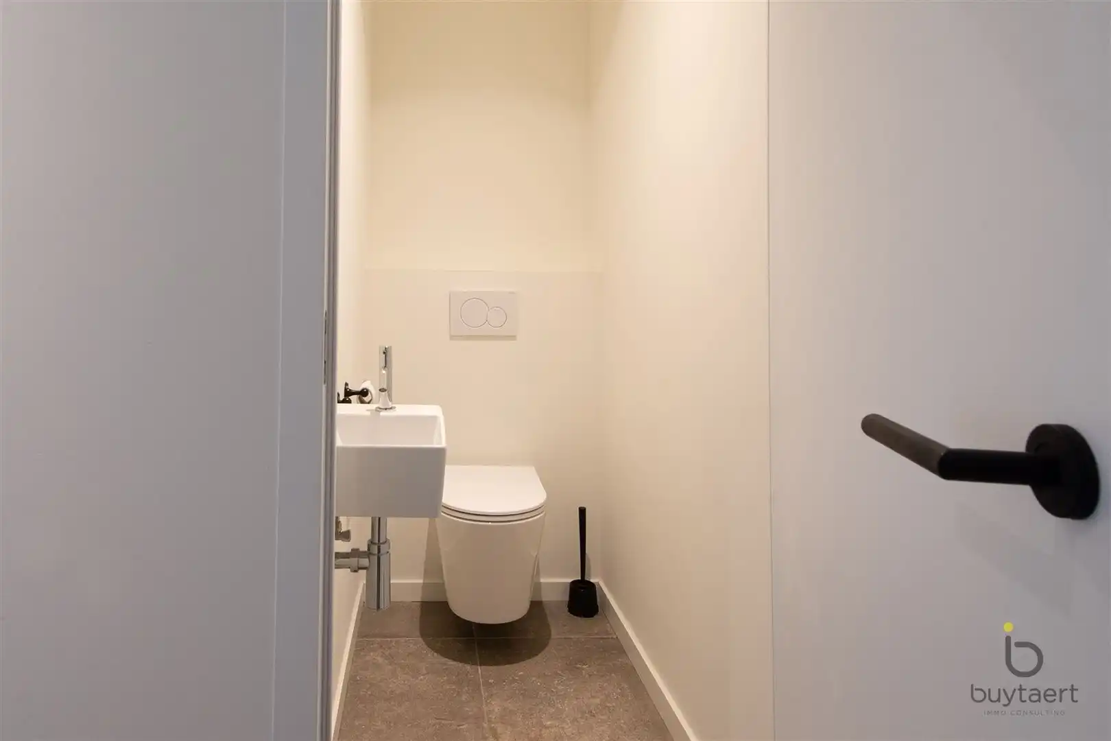 Recent 1 slaapkamer appartement met prachtig uitzicht! foto 29