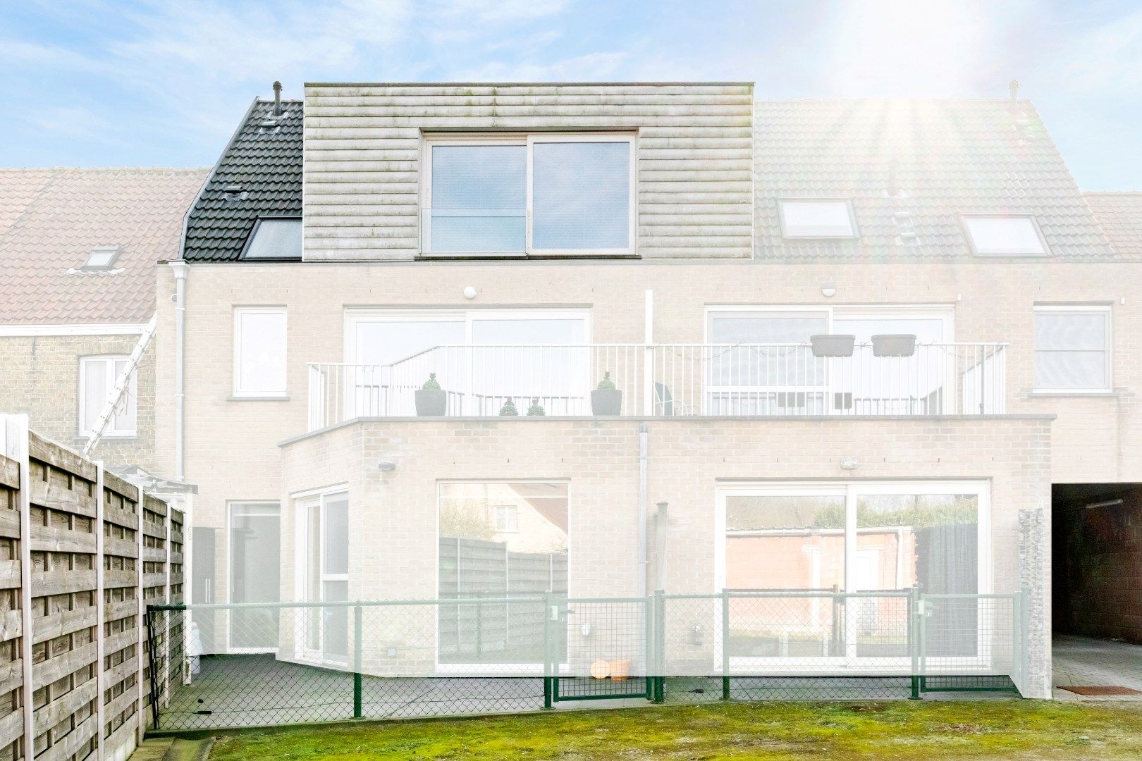 Recent appartement met autostaanplaats in Sint-Kruis foto 10