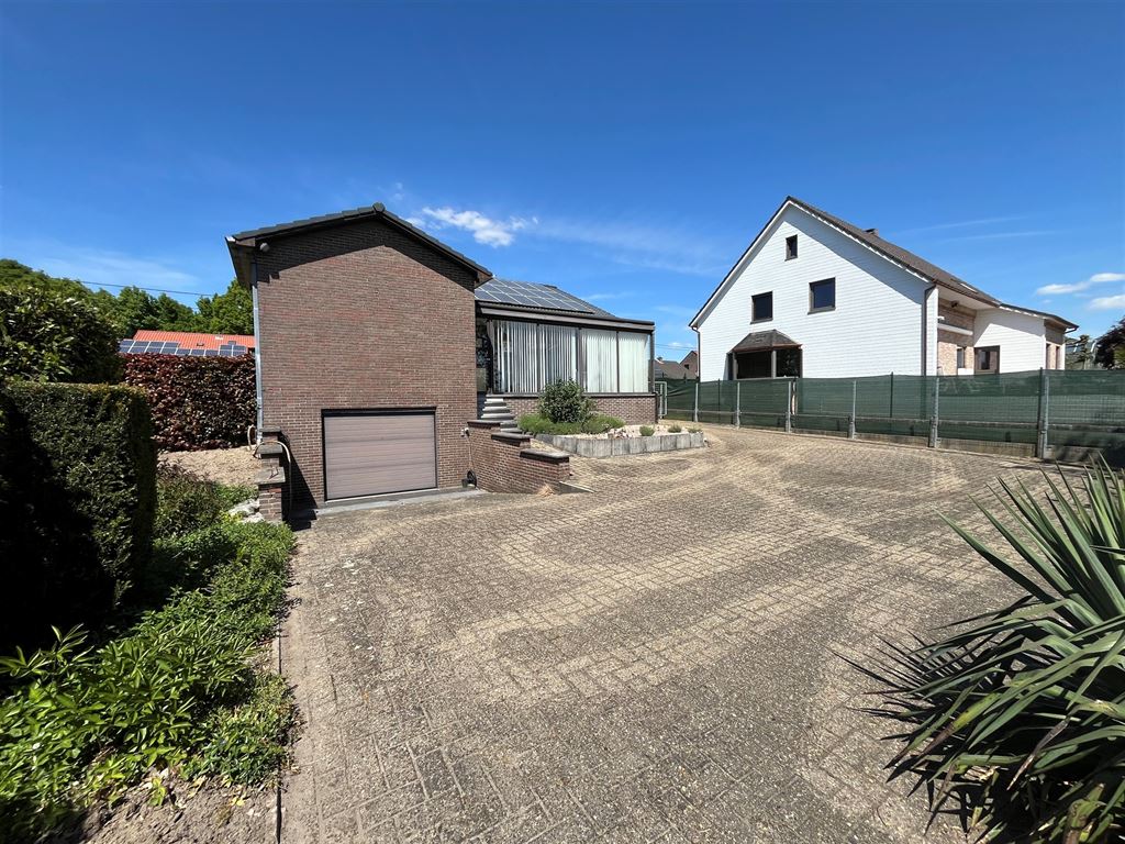 Vrijstaande, gelijkvloerse gezinswoning foto 4