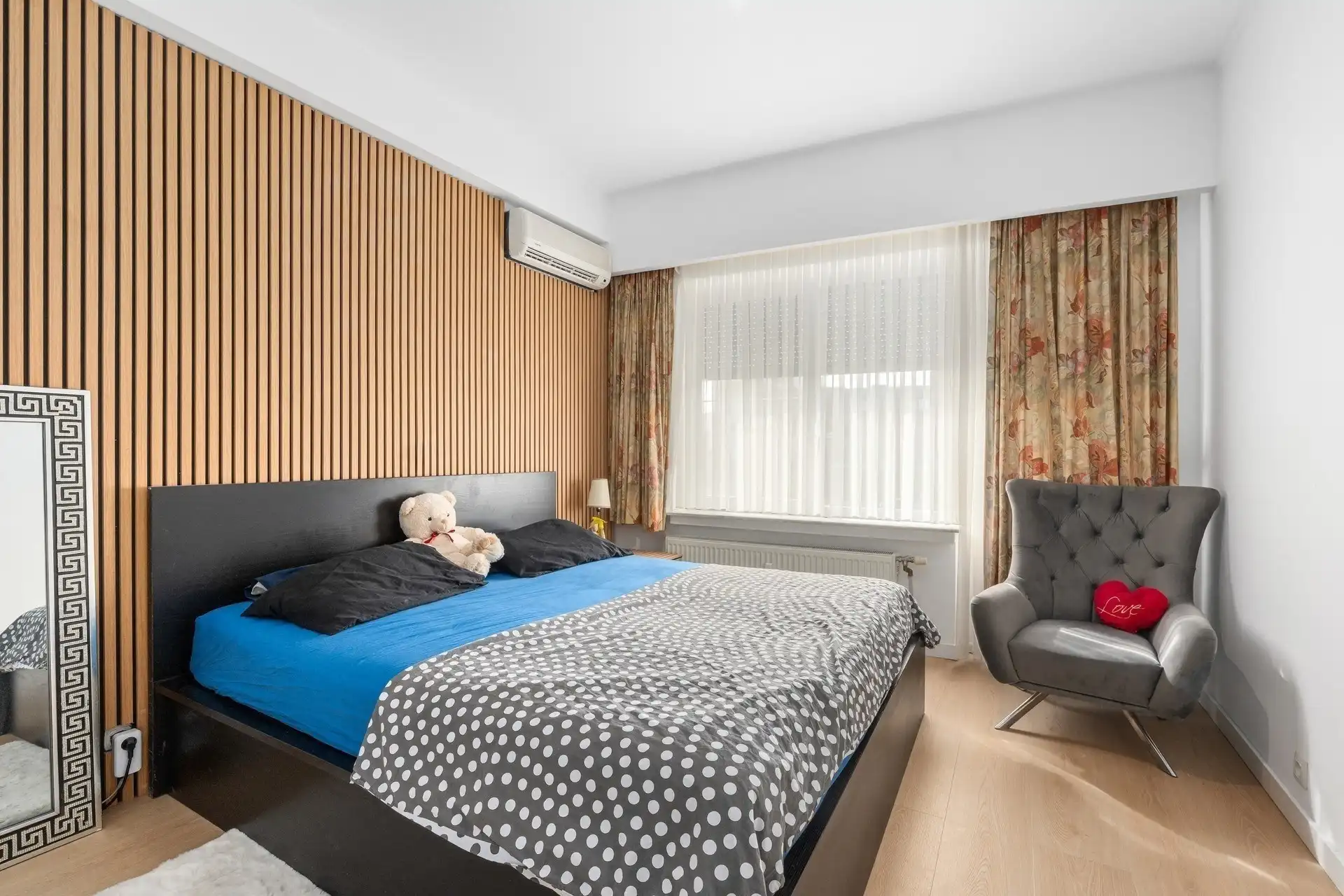 Appartement centraal gelegen met ondergrondse staanplaats foto 11