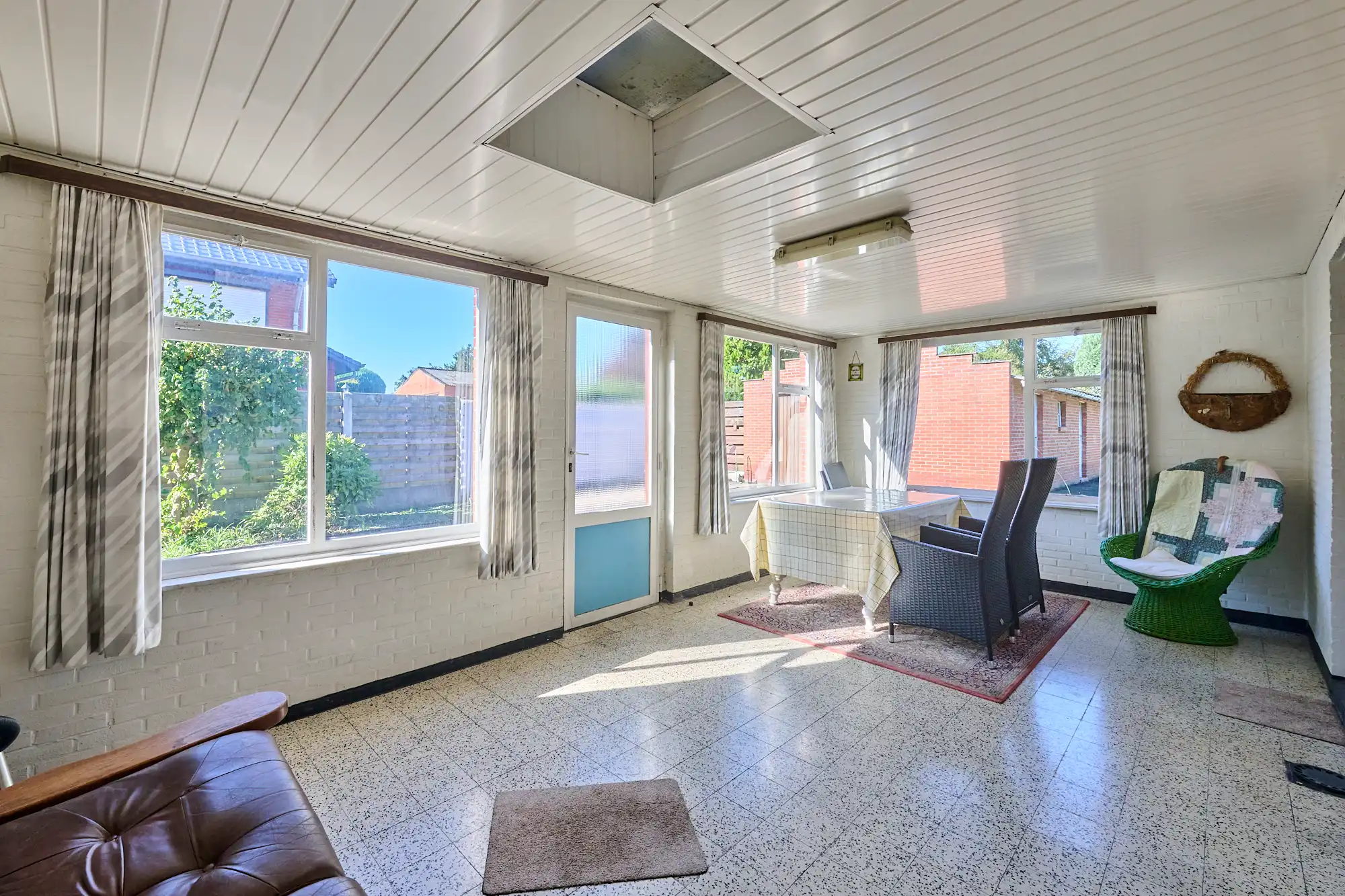 Rustig gelegen te renoveren woning op perceel van 10a50ca foto 8