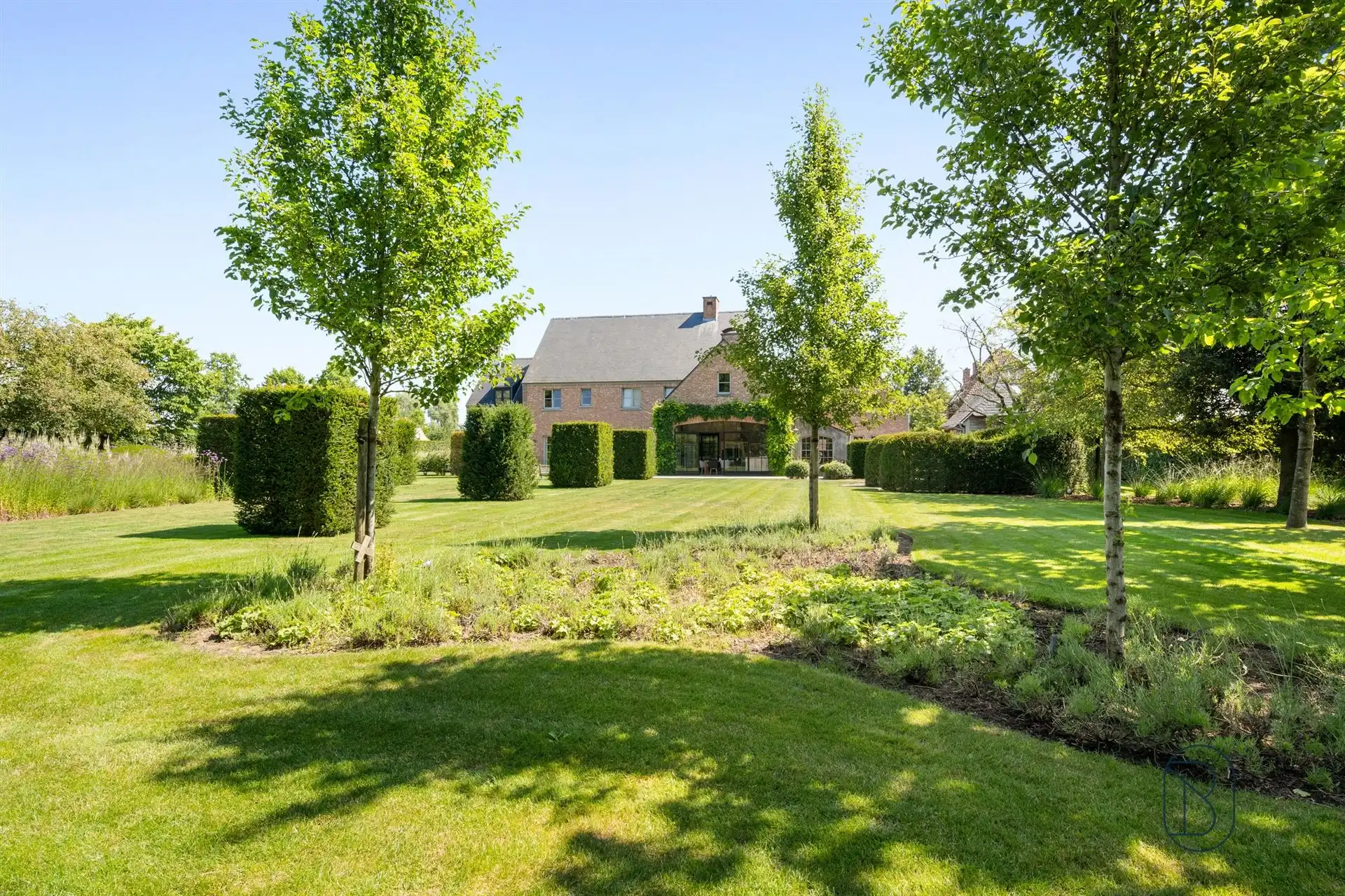 Prachtige klassevilla met mooi aangelegde tuin foto 4