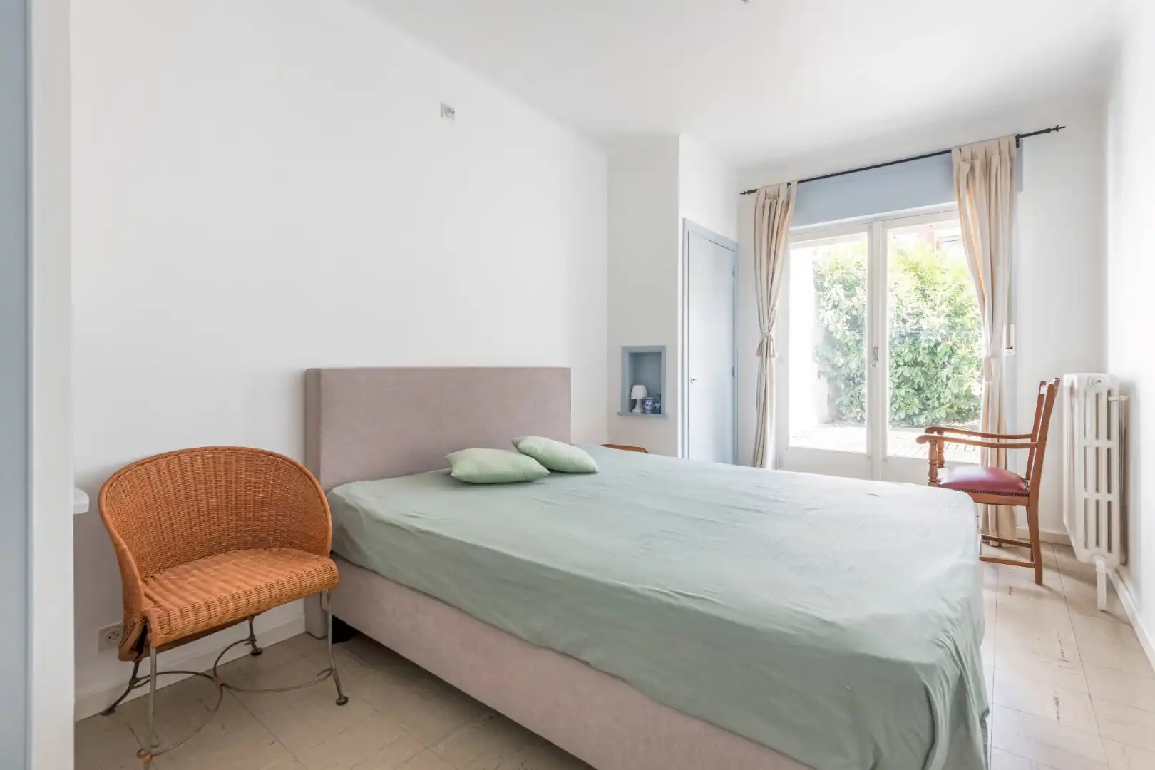 Ruim gelijkvloersappartement met 7,5m gevelbreedte en met binnenkoer 50m² gelegen vlakbij de Dumortierlaan foto 9