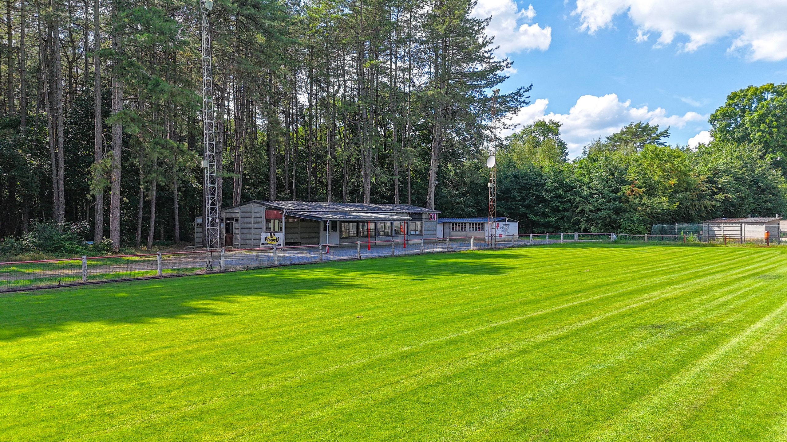 Voetbalveld en kantine op 2,45 ha in prachtig bosrijk gebied! foto 12