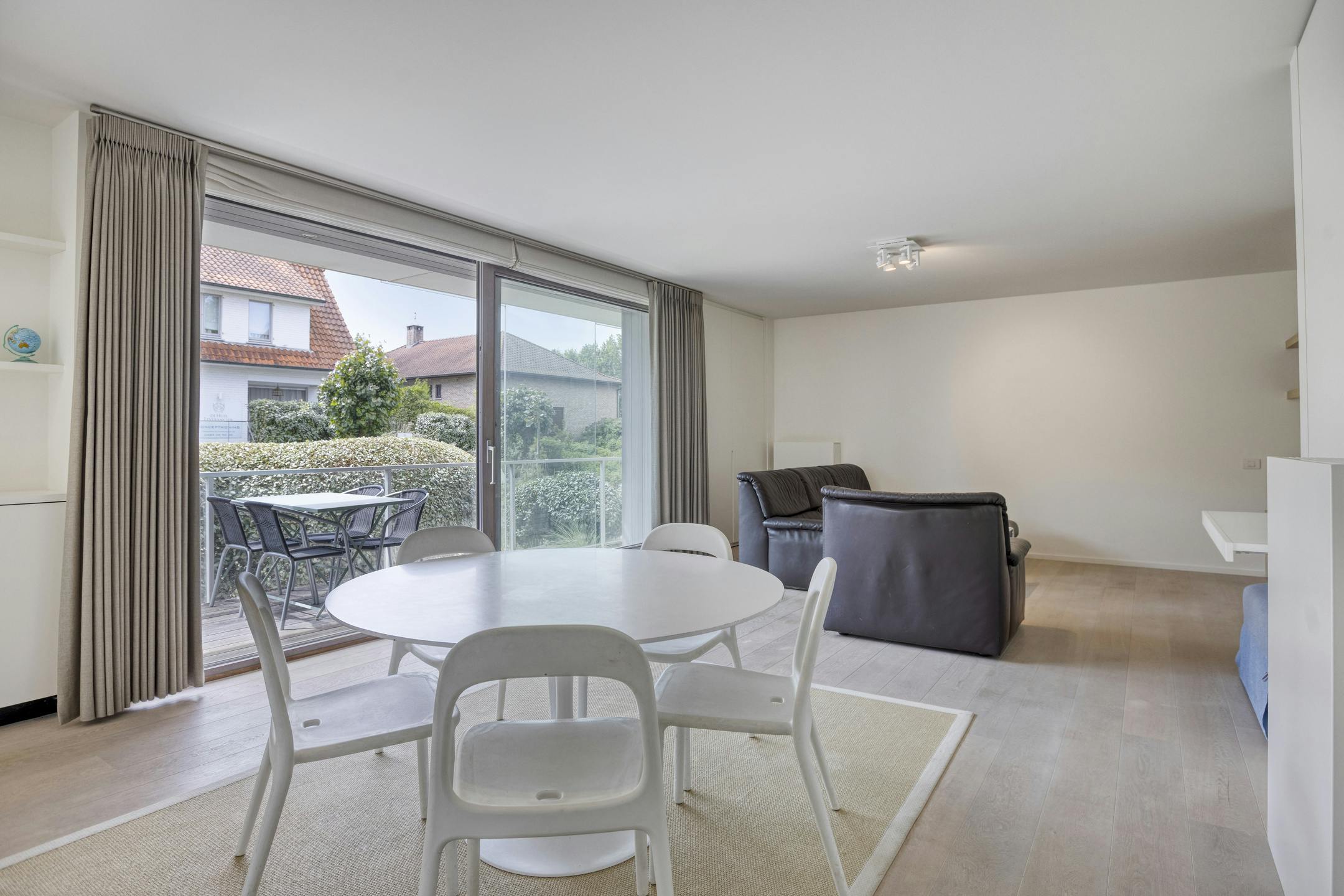 Modern appartement van Rietveld op enkele passen van zee! foto 4