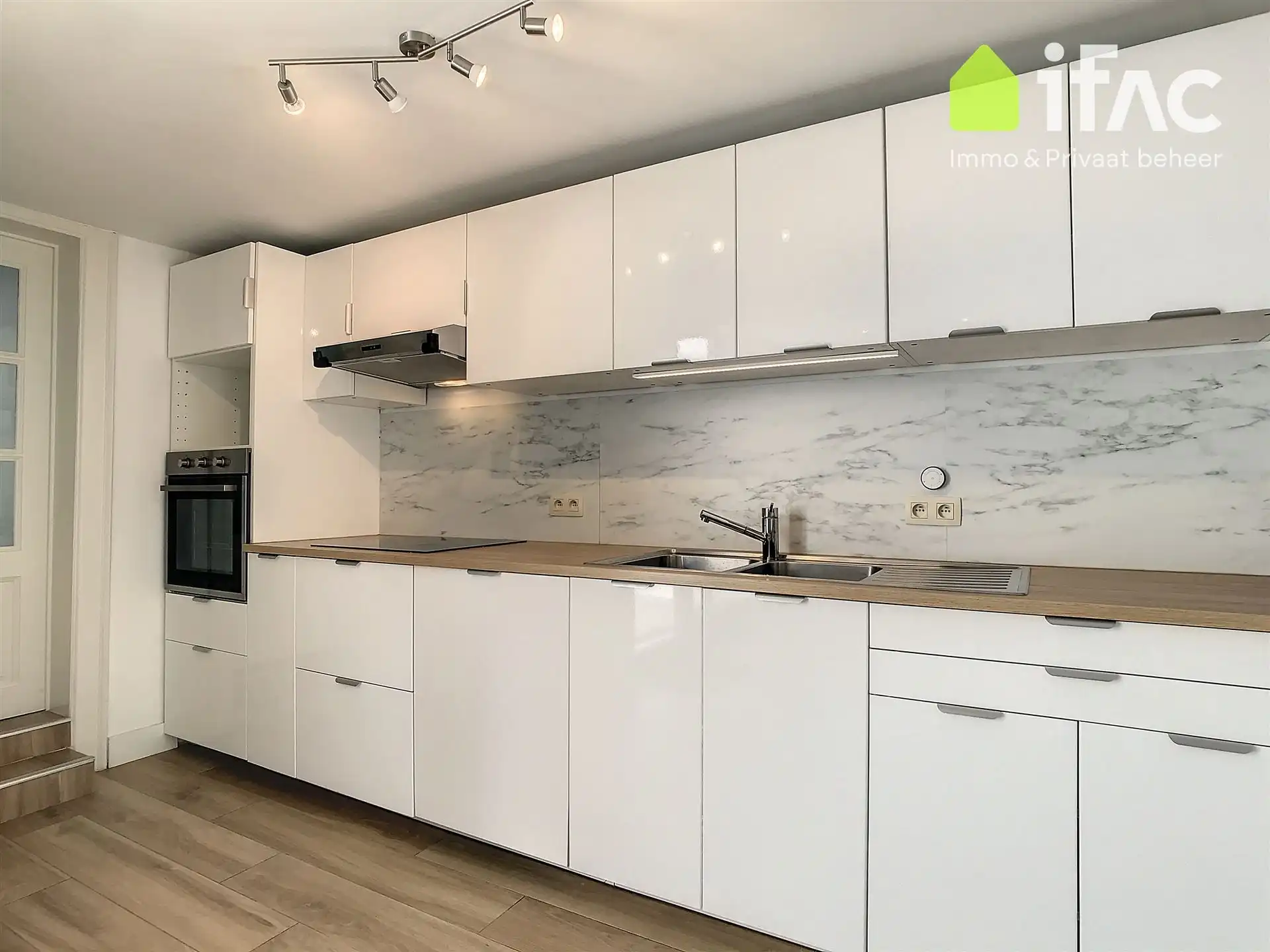 Gerenoveerde 4 slaapkamer woning in centrum Tervuren foto 2