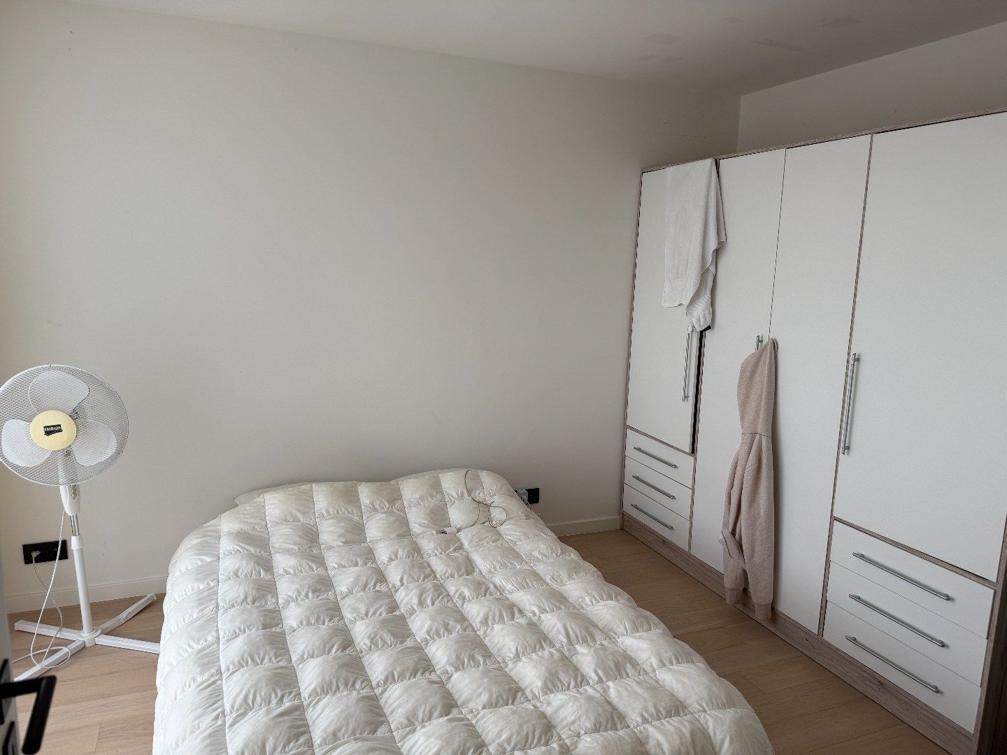 Volledig vernieuwd appartement in centrum Zwijnaarde foto 10