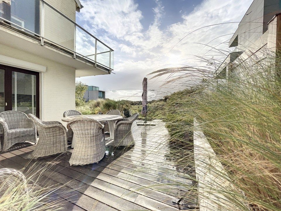 Rustig gelegen, gerenoveerd appartement met 2 terrassen vlakbij duinen en strand foto 3