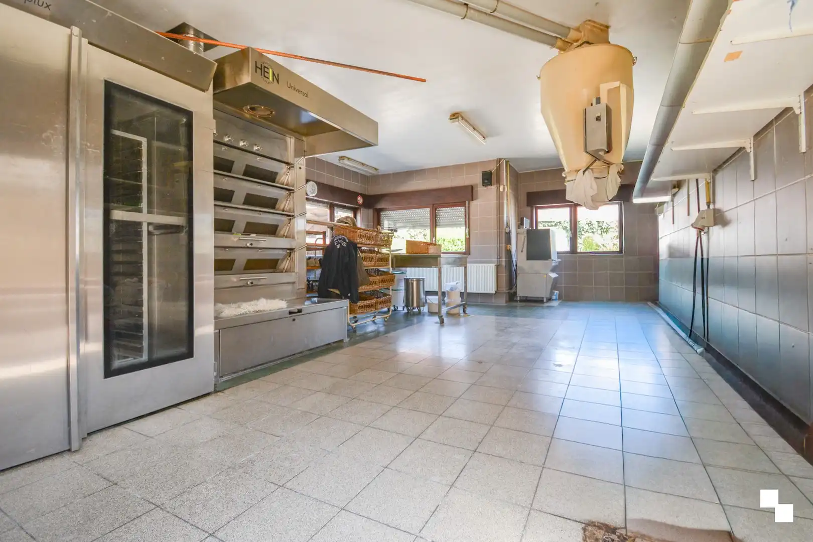 Handelswoning met winkel en atelier op commerciële ligging te Hooglede foto 12
