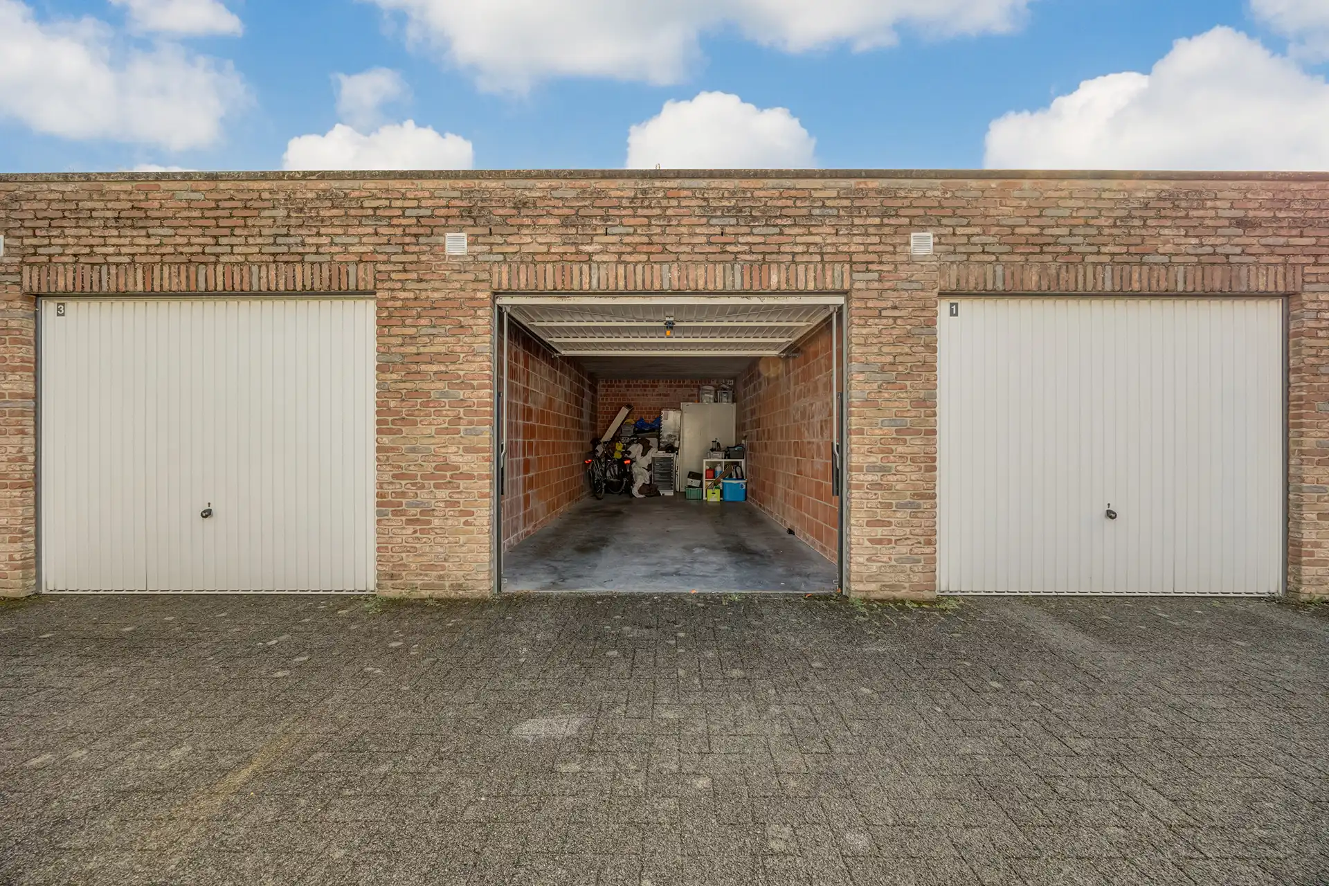 Duplexapp. met terras,  2slp + garagebox te huur in Merksem foto 5